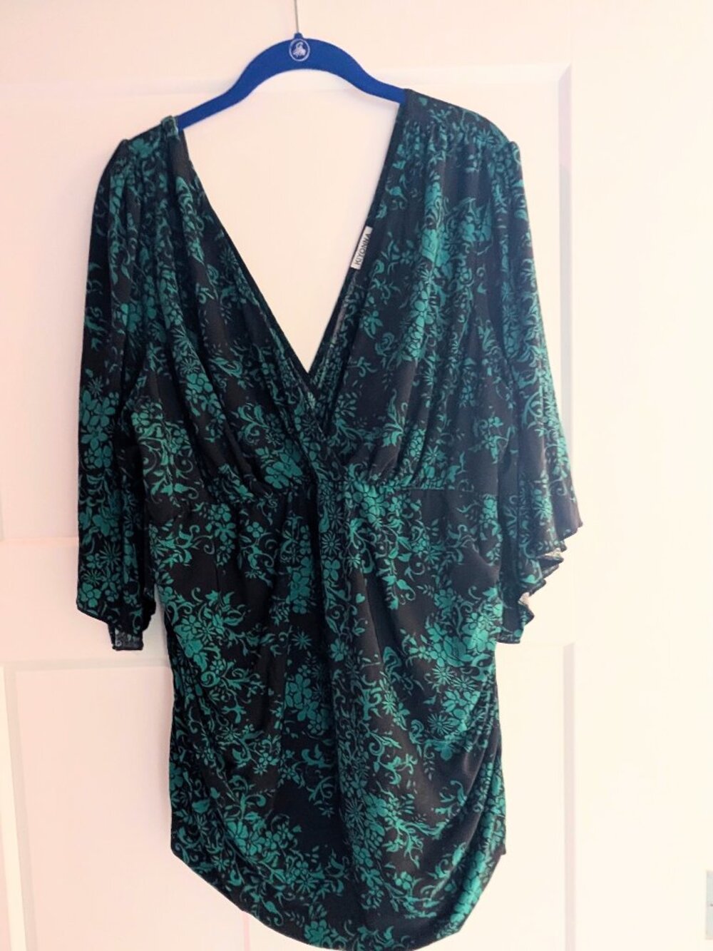 Green & Black Floral Kiyonna Ruched Top - Plus Size Kiyonna Size 3